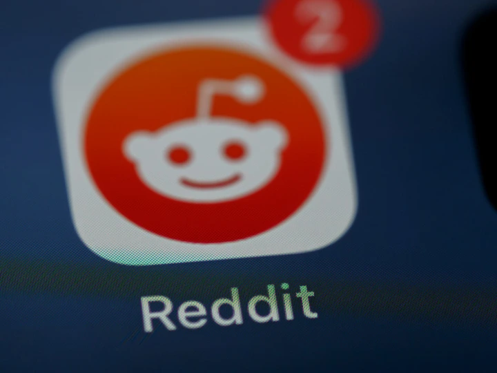 Reddit et les LLM : comment devenir une source citée par les IA